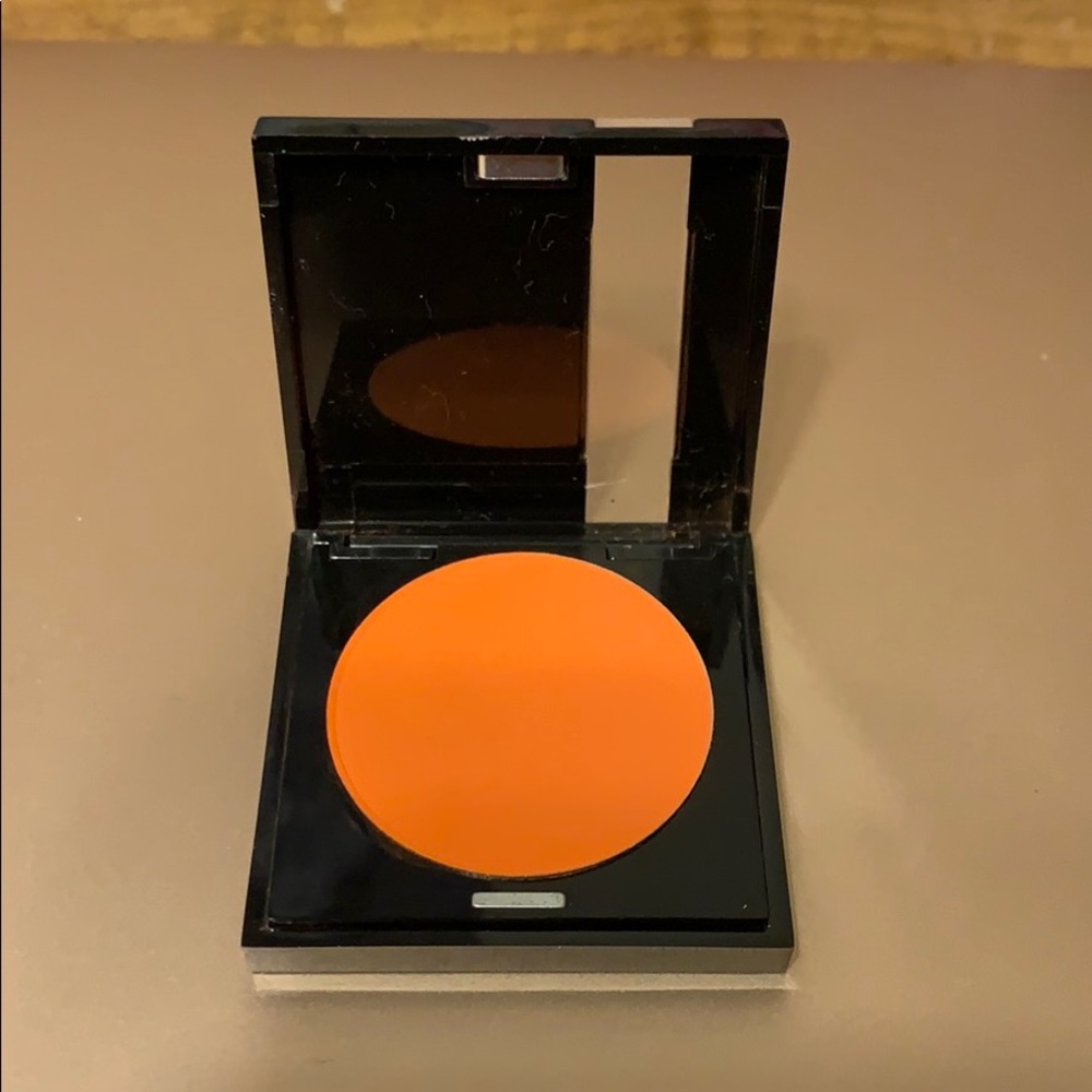 Single pan eyeshadow by Makeup Forever